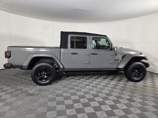 Sting-Gray Clearcoat 2021 Jeep Gladiator Mojave 4x4