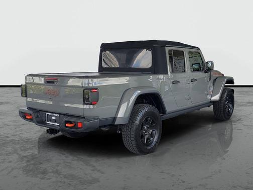 Sting-Gray Clearcoat 2021 Jeep Gladiator Mojave 4x4