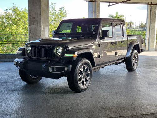Granite Crystal Metallic Clearcoat 2026 Jeep Gladiator Sahara 4x4