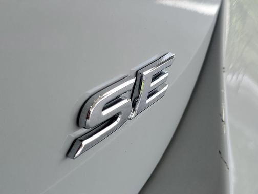 Ice Edge 2024 Toyota Camry SE