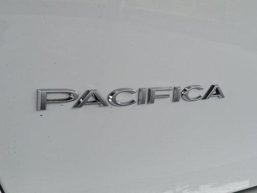 Bright White Clearcoat 2026 Chrysler Pacifica L
