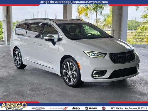 Bright White Clearcoat 2026 Chrysler Pacifica L