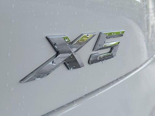 Alpine White 2022 BMW X5 sDrive40i