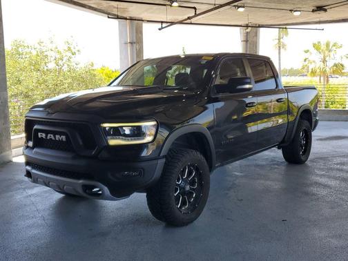 Diamond Black Crystal Pearlcoat 2020 RAM 1500 Rebel