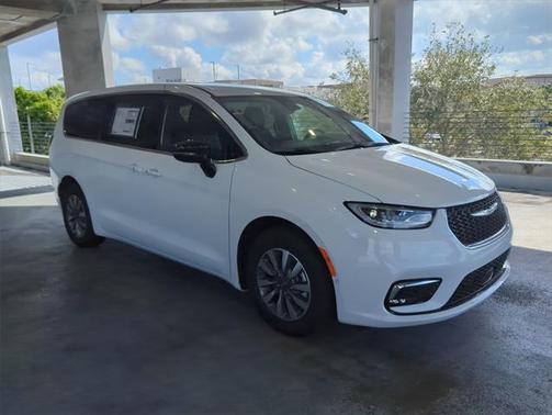 2025 Chrysler Pacifica Hybrid Select