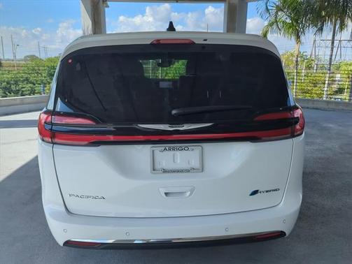 2025 Chrysler Pacifica Hybrid Select