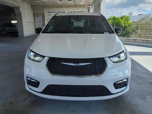 2025 Chrysler Pacifica Hybrid Select