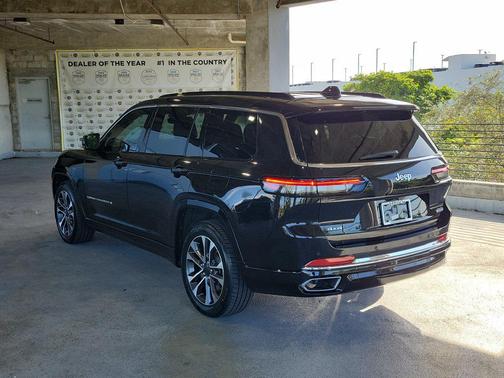 Diamond Black Crystal Pearlcoat 2024 Jeep Grand Cherokee L Overland