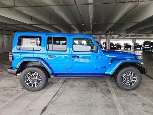 2025 Jeep Wrangler 4-Door Sahara 4x4