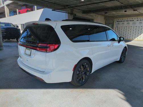 2026 Chrysler Pacifica L