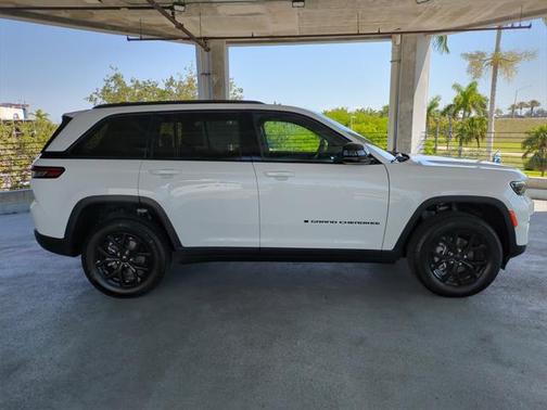 2025 Jeep Grand Cherokee Altitude