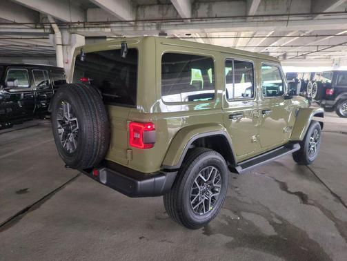 2026 Jeep Wrangler 4-Door Sahara 4x4