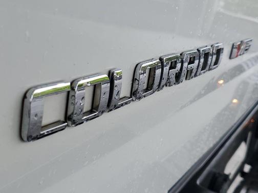 Summit White 2019 Chevrolet Colorado LT