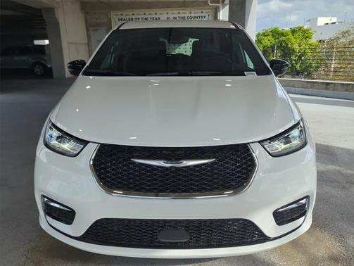 2025 Chrysler Pacifica Hybrid Select