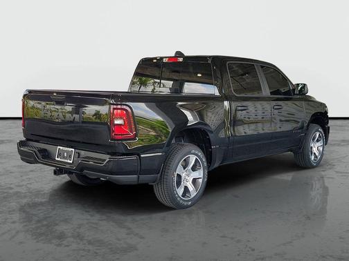 Diamond Black Crystal Pearlcoat 2026 RAM 1500 Express