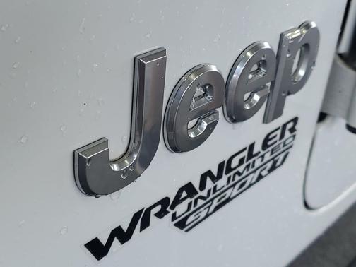 Bright White Clearcoat 2018 Jeep Wrangler Unlimited Sport