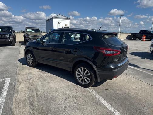 2021 Nissan Rogue Sport SV