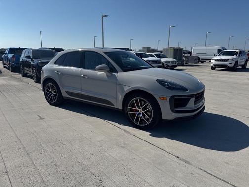 2022 Porsche Macan S