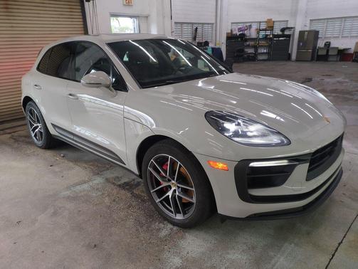 2022 Porsche Macan S
