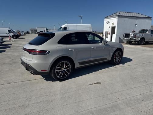 2022 Porsche Macan S