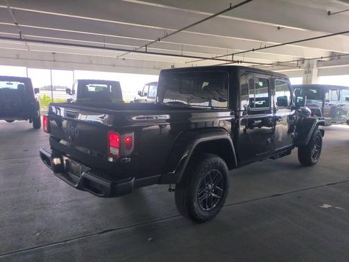 Black Clearcoat 2026 Jeep Gladiator Sport S