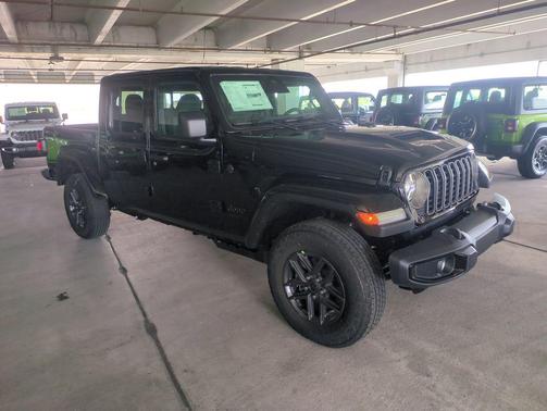 Black Clearcoat 2026 Jeep Gladiator Sport S