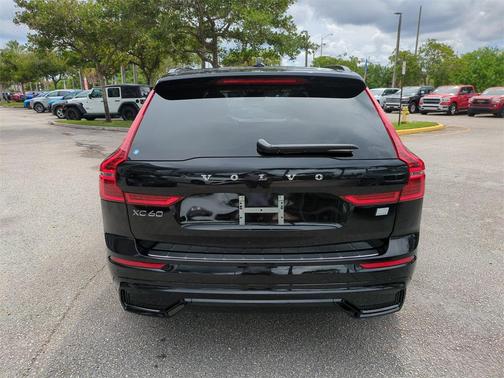 2024 Volvo XC60 Recharge Plug-In Hybrid T8 Ultimate Dark Theme