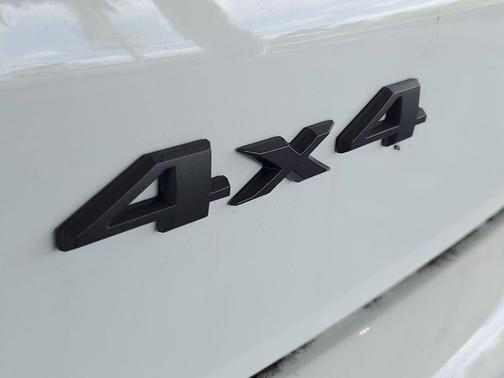 Bright White Clearcoat 2026 Jeep Compass Latitude