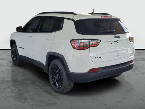Bright White Clearcoat 2026 Jeep Compass Latitude