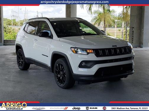 Bright White Clearcoat 2026 Jeep Compass Latitude