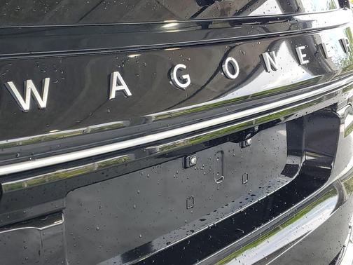 Diamond Black Crystal Pearlcoat 2024 Jeep Wagoneer L Series II