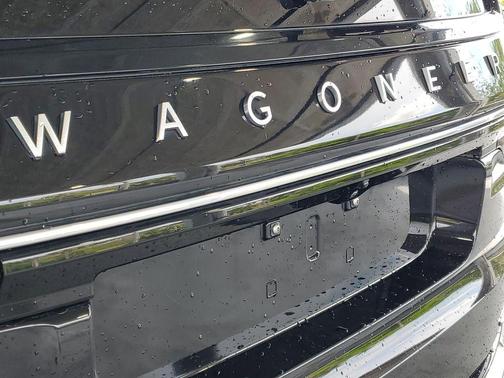 Diamond Black Crystal Pearlcoat 2024 Jeep Wagoneer L Series II