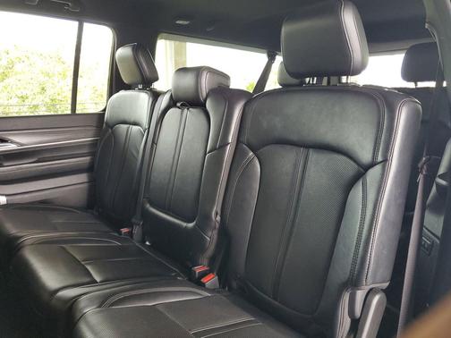 Diamond Black Crystal Pearlcoat 2024 Jeep Wagoneer L Series II