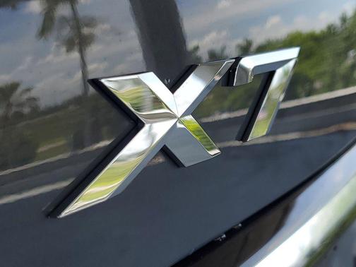 Copper Metallic 2026 BMW X7 xDrive40i