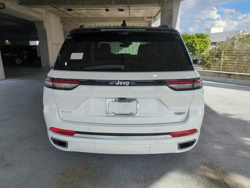 2025 Jeep Grand Cherokee Summit