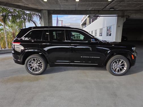 2025 Jeep Grand Cherokee Summit