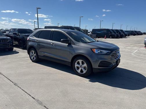 2022 Ford Edge SE