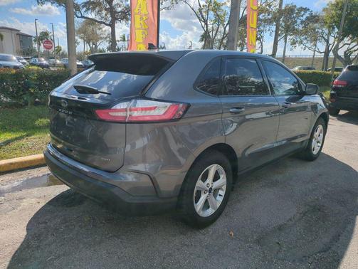 2022 Ford Edge SE