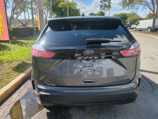 2022 Ford Edge SE