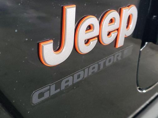 Black Clearcoat 2026 Jeep Gladiator Mojave X 4x4