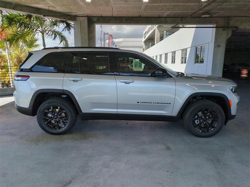 2025 Jeep Grand Cherokee Altitude
