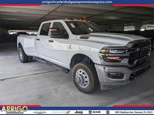 2025 RAM 3500 Tradesman Crew Cab 4x4 8' Box