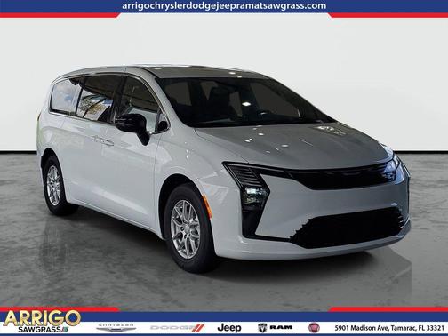 Bright White Clearcoat 2027 Chrysler Pacifica L
