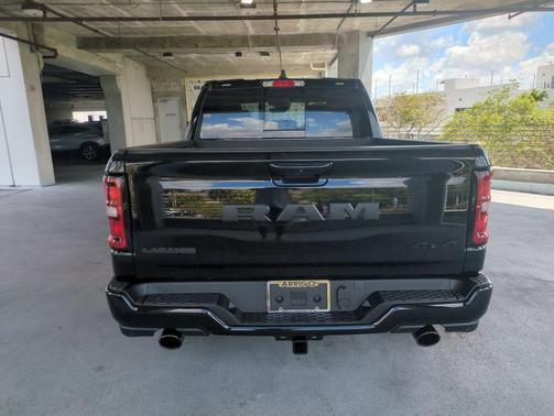 Diamond Black Crystal Pearlcoat 2026 RAM 1500 Laramie
