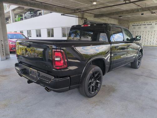 Diamond Black Crystal Pearlcoat 2026 RAM 1500 Laramie