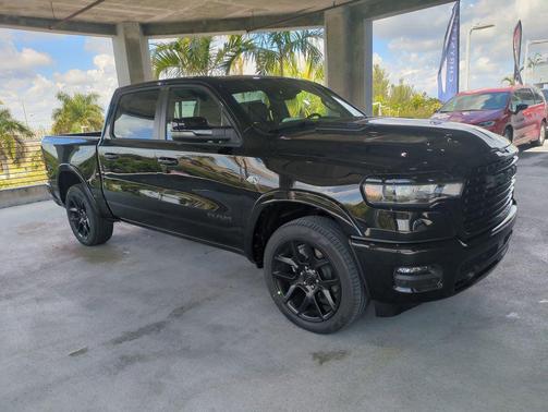 Diamond Black Crystal Pearlcoat 2026 RAM 1500 Laramie