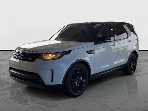 White 2018 Land Rover Discovery SE