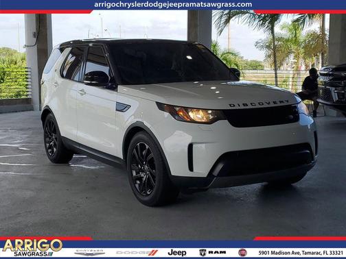 White 2018 Land Rover Discovery SE