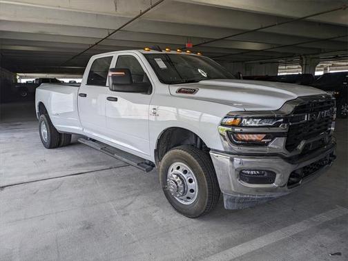 2025 RAM 3500 Tradesman Crew Cab 4x4 8' Box