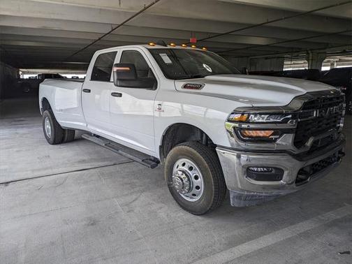 2025 RAM 3500 Tradesman Crew Cab 4x4 8' Box